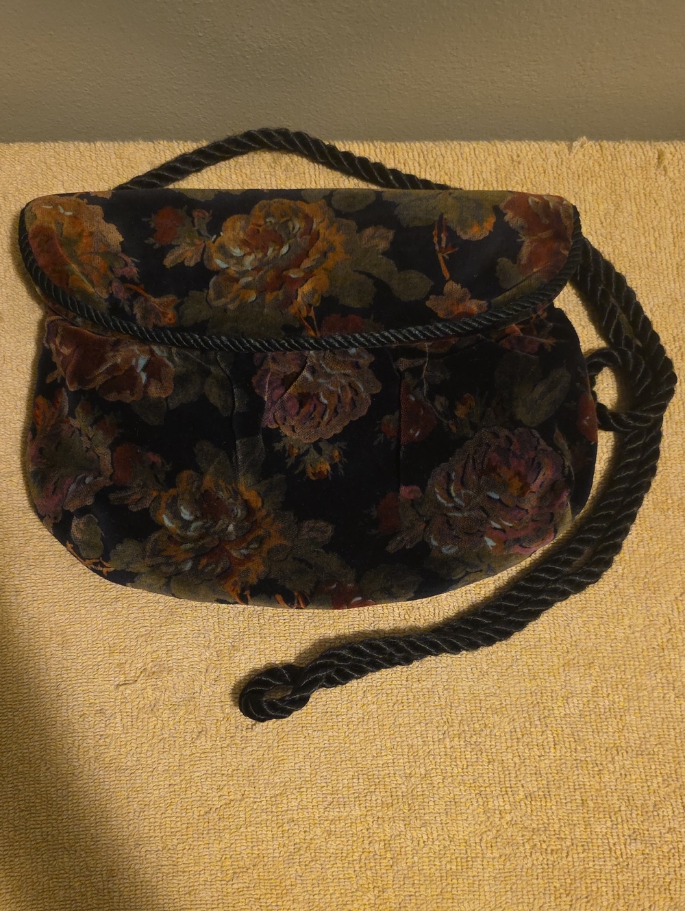 Victoria Needlework - Floral Velvet Shoulder Bag - Inv.523